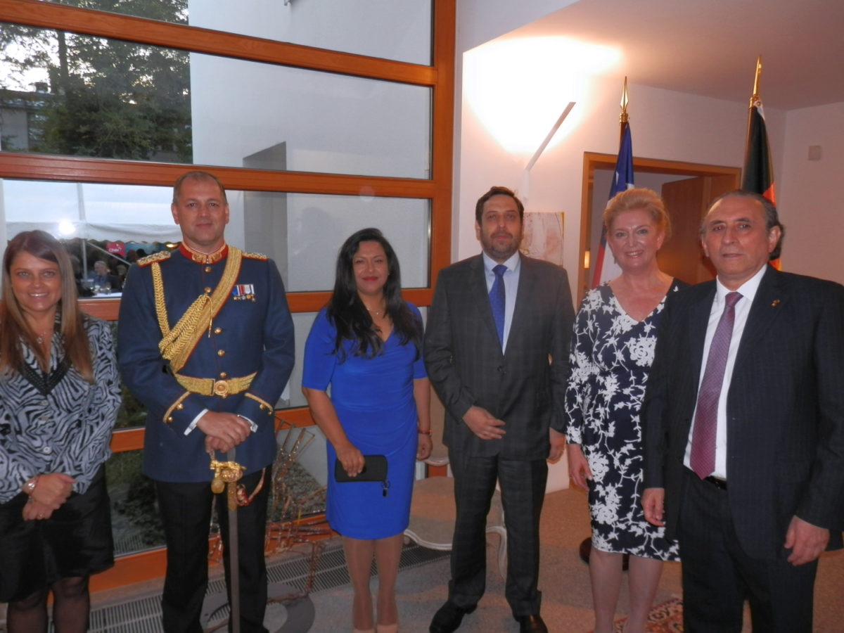 Cuerpo diplomático de la Embajada de Chile en Alemania - en la imagen (de der. a izq.: S.E. Patricio Pradel Elgueta, Embajador de Chile en Alemenia, y su esposa, Marta Díaz García / Diplomatisches Corps der Botschaft von Chile in Deutschland - auf dem Bild (von re. nach re.): S.E. Patricio Pradel Elgueta, Botschafter von Chile in Deutschland, und seine Gemahlin , Marta Díaz García